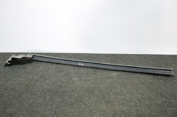 Chedar geam ușă st&acirc;nga față TESLA MODEL 3 2019 OEM: 1090495-00-E,1090496-00-E | 11248330