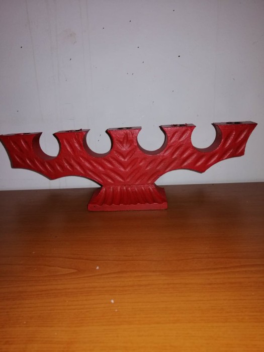 Suport lumanare sfesnic sculptat manual din lemn rosu culoare rosie cu 5 brate Suedia