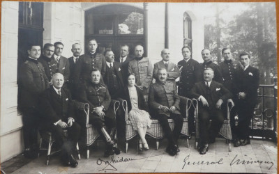Foto interbelica de grup; Gen. Ludovic Mircescu si C-tin Orghidan, cu autografe foto