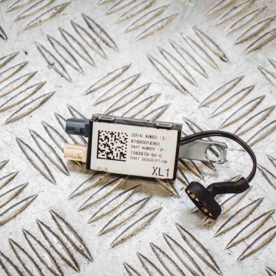 Amplificator de antena TESLA MODEL X 2016 OEM: 1063876-00-C foto