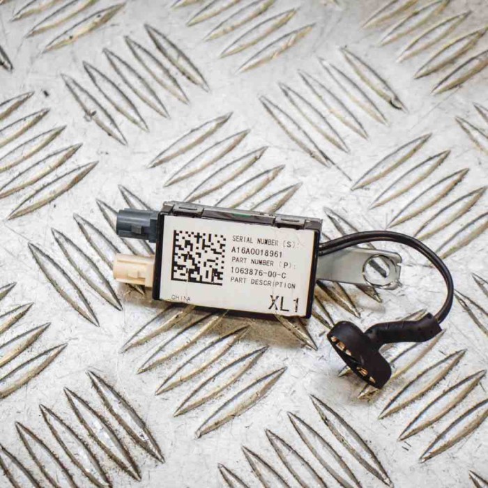 Amplificator de antena TESLA MODEL X 2016 OEM: 1063876-00-C