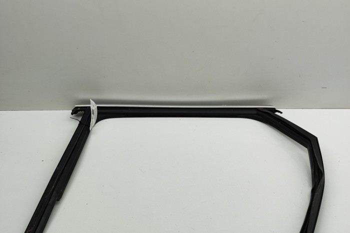 Bandou superior ușă st&acirc;nga spate AUDI A5 Avant 2024 OEM: 8B9839431A | 31955005