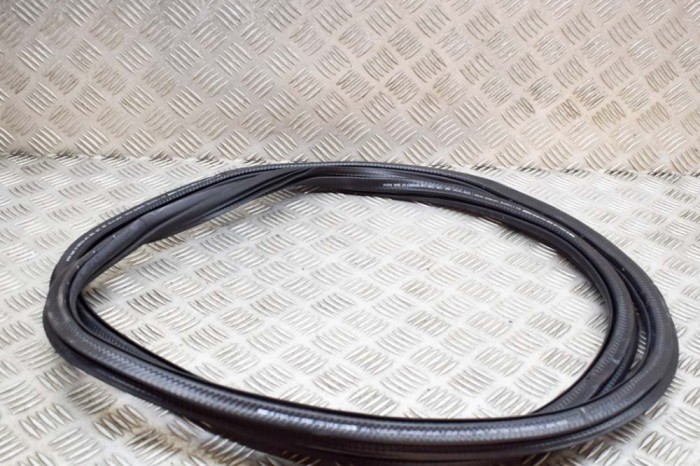 Garnitura ușă dreapta față SKODA OCTAVIA IV NX3, NN3 2022 OEM: 5E3867365 | 20815294