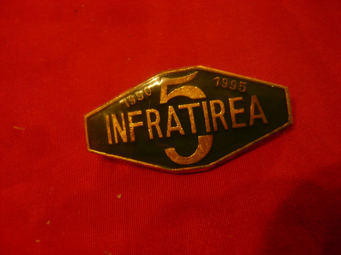 Insigna Intreprinderea Infratirea Oradea - 5 Ani , metal si email , L=3,5cm