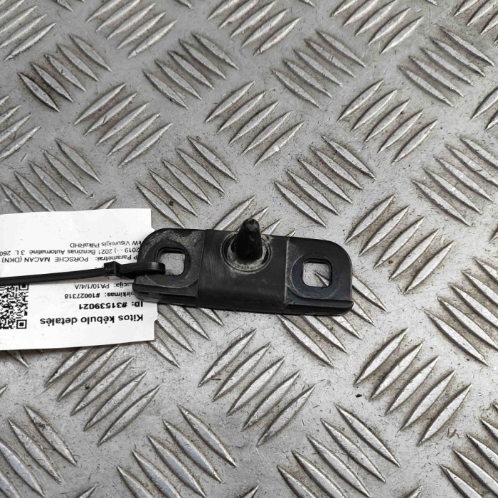 Element de fixare PORSCHE MACAN DKN 2021 OEM: 7N0843841C | 31539021