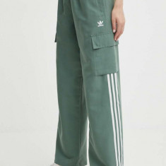 adidas Originals pantaloni de trening culoarea verde, cu imprimeu, IZ0716