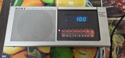 RADIO SONY ICF-C20W, RADIO CU CEAS , FM-AM , FUNCTIONEAZA . foto