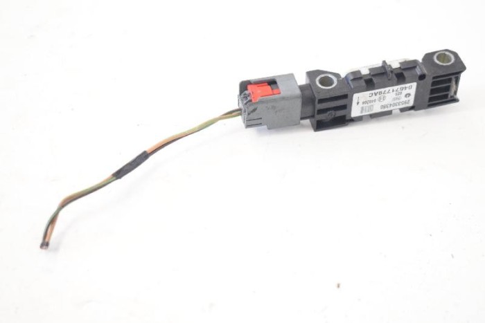 Senzor de impact st&acirc;nga față CHRYSLER 300 C Touring LX 2008 OEM: 2951304380,04671779AC 10692085