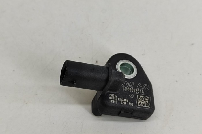 Senzor de impact dreapta față SEAT LEON ST 5F8 2016 OEM: 3Q0959351A 25794101