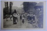 TARANCI RUTENE IN COSTUMUL DE DUMINICA , FOTOGRAFIE TIP CARTE POSTALA , MONOCOLARA , DATATA 1926