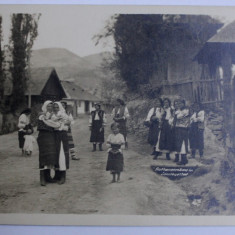 TARANCI RUTENE IN COSTUMUL DE DUMINICA , FOTOGRAFIE TIP CARTE POSTALA , MONOCOLARA , DATATA 1926