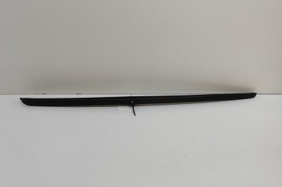 Ornament vertical parbriz st&amp;acirc;nga AUDI A4 8W2, B9 2018 OEM: 8W0854327C | 29453061 foto