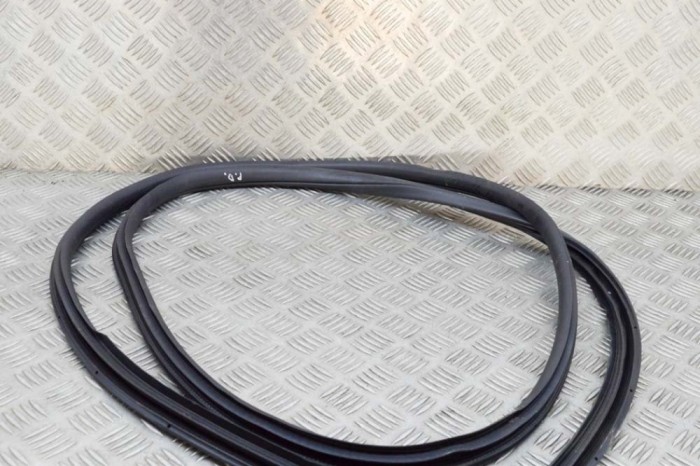Garnitura ușă dreapta față HONDA CR-V V RW 2019 OEM: 72310-TNY-G01 | 17781775