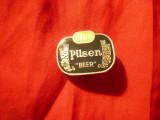 Insigna Efes Pilsen - Aniversare , scris argintiu , 2,5x1,9cm , metal si email