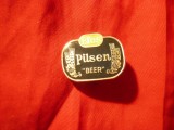 Insigna Efes Pilsen - Aniversare , scris argintiu , 2,5x1,9cm , metal si email