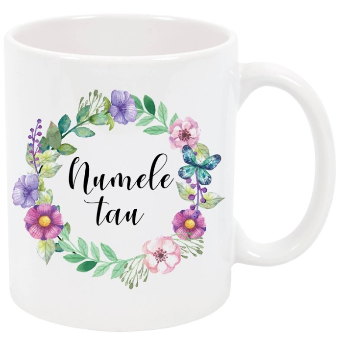 Cana cu nume personalizata, ceramica alba, 325 ml, model flori si fluture Cana cu nume personalizata, ceramica alba, 325 ml, model flori si fluture