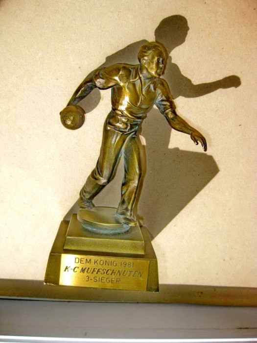B750-I-Statuieta Regele Aruncator popice 1981 bronz masiv.