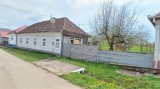 DE V&Acirc;NZARE Proprietate cu teren generos și potențial de dezvoltare &icirc;n Teaca