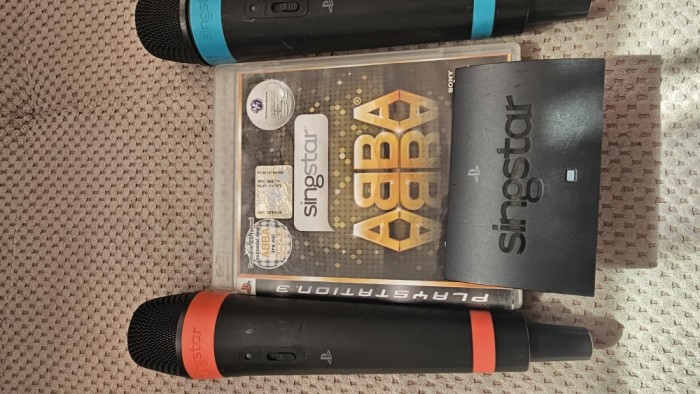Set joc Sing Star, complet 2 microfoane wireless, dongle si joc compatibil