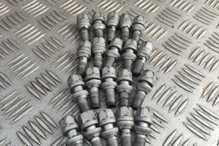 Set prezoane roata CITRO&Euml;N JUMPY III Van 2024 OEM: 9817024580 | 31883197