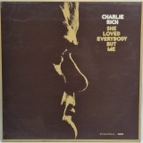 Charlie Rich &lrm;&ndash; She Loved Everybody But Me [ vinil, LP ] vg+ RCA 1974 UK