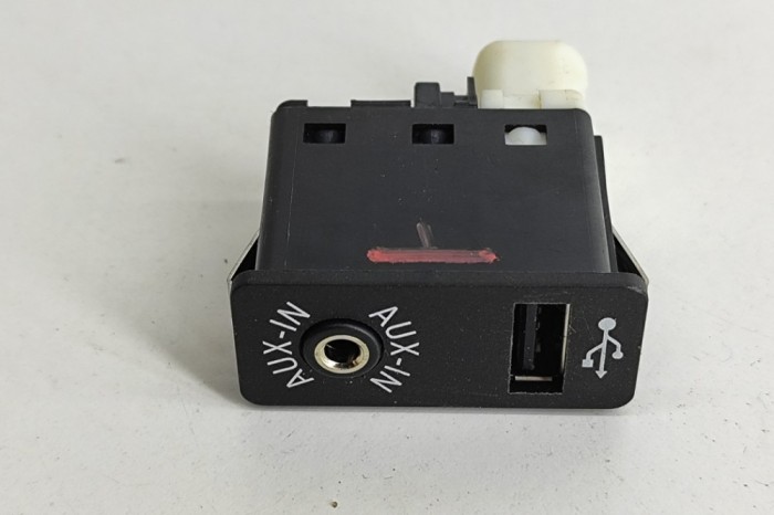 Port USB/AUX-In BMW 5 Touring F11 2015 OEM: 9237653 23307566