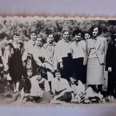 Fotografie dimensiune 6/9 cm cu clasa a VI-a din Giurgiu în 1960