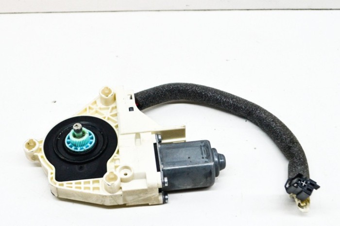 Motor macara geam ușă dreapta spate SKODA SUPERB II Estate 3T5 2015 OEM: 8K0959812A | 13851452
