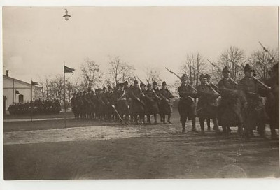 Depunerea Jurăm&amp;acirc;ntului Cazarma Reg. 11 Roșiori Cernăuți, 1933 foto