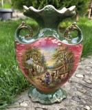 VAZA VECHE DIN MAJOLICA, MODEL TIP AMFORA CU IMAGINI PE DOUA FETE