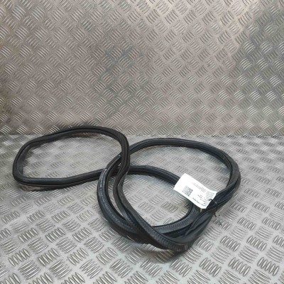 Garnitura ușă st&amp;acirc;nga spate SKODA OCTAVIA IV Combi NX5 2024 OEM: 5E7867367B foto