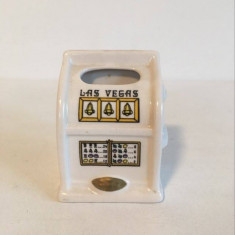 Figurina ceramica suport scobitori forma jocuri mecanice Las Vegas, 7x5x3,5cm