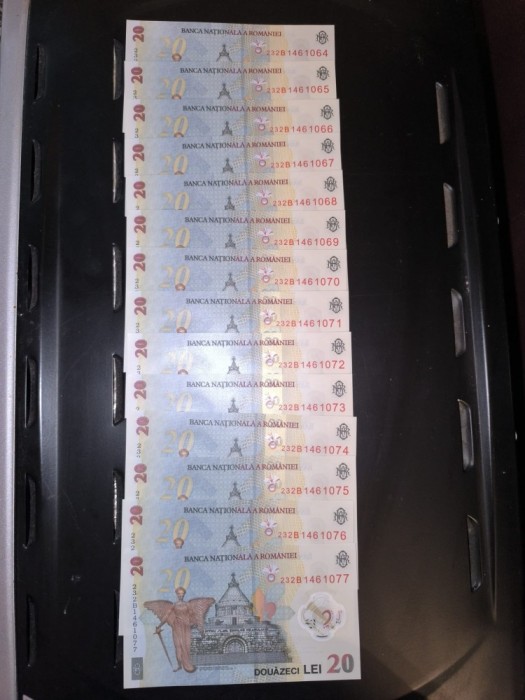 V&acirc;nd bancnote de 20 lei serii consecutive