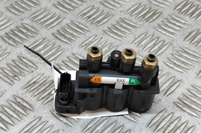 Unitate de control suspensie pneumatică LAND ROVER RANGE ROVER SPORT II L494 2019 OEM: CPLA-5B710-AD 25769790