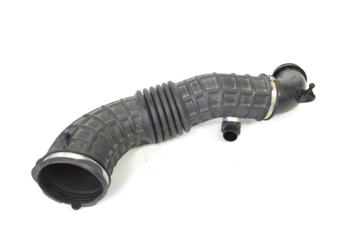Furtun intercooler dreapta ASTON MARTIN DB11 2016 OEM: JY53-9E770-AA