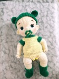 Papusa crosetata bebelus cu suzeta si caciulita verde &ndash; jucarie handmade