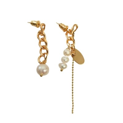 Cercei cu perle asimetrici foto