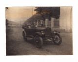 Poza interbelica personaje in masina de epoca, Alb-Negru, Romania 1900 - 1950, Transporturi