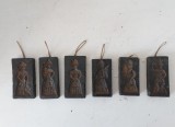Lot 6 obiecte decorative de ceară, sculptate manual, artă germană bavareza, pentru agățat pe perete, vintage, 3 doame si 3 domni imbracati traditional