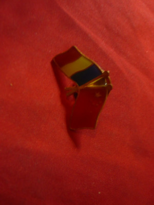 Insigna Prietenia Romano- Chineza- Drapele ,metal si email , L=2,8cm ,cu buton foto