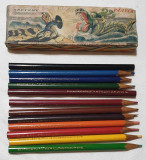 Set complet 12 bucati Creioane colorate anul 1956, in cutia veche originala