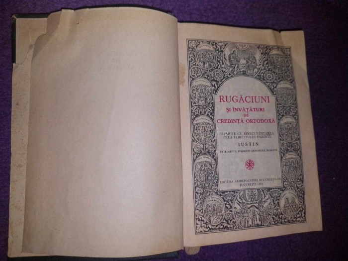 CARTE DE RUGACIUNI,tip.cu binec.Prea Sfintitului Parinte IUSTIN ,PATRIARHUL Bisericii Ortodoxe Romane,Ed.Episcopiei 1984,571 pag,coperti groase