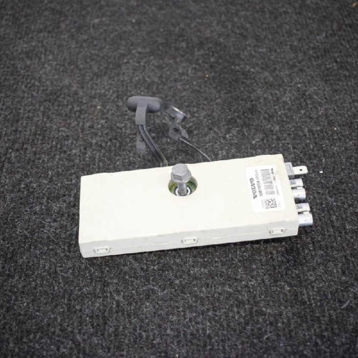Amplificator de antena VOLVO V70 III BW 2008 OEM: 30679658 3684689