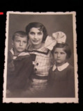 M5 C4 - FOTO - FOTOGRAFIE FOARTE VECHE - mama cu copii - anul 1935