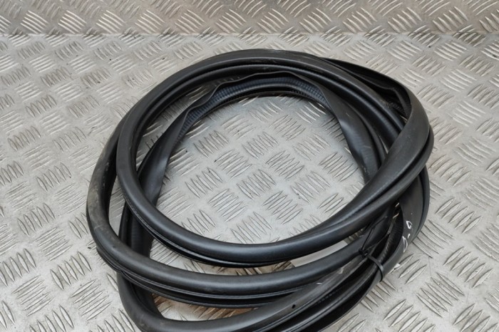 Garnitura ușă dreapta spate MAZDA CX-30 DM 2023 OEM: DFR5-68-913A | 29508494