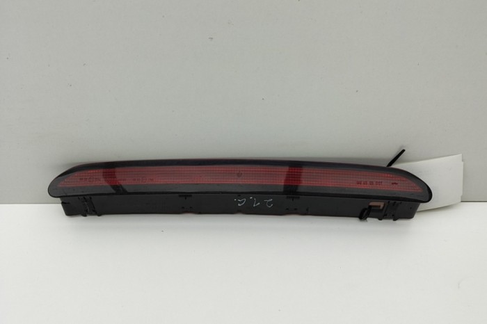 A treia lampa de fr&acirc;nă VW PASSAT Variant B7 365 2013 OEM: 5N0945097 | 30468082