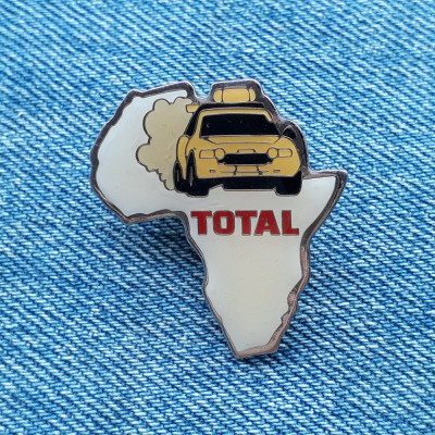 Insigna reclama la carburant Total / Raliu Africa / pin tematica auto automobile foto