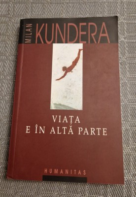 Viata e in alta parte Milan Kundera foto