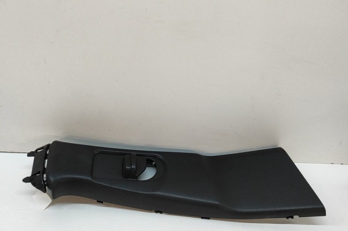 Ornament st&acirc;lp B dreapta INFINITI Q30 2019 OEM: A1566904200 31517518