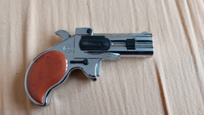 BRICHETA PISTOL . FUNCTIONEAZA . foto